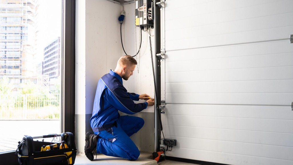 Why Choose Estero Garage Door Repair Services?
